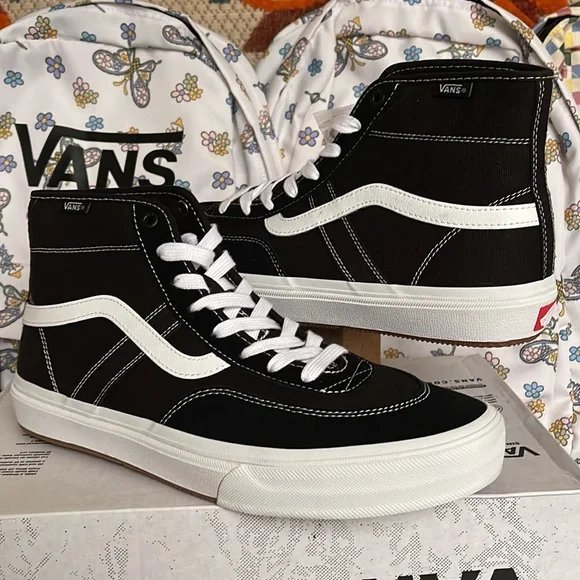Vans WMNS Crockett High
Black/White
VN0A5JIGY28
Sneakers - Picture 2 of 16